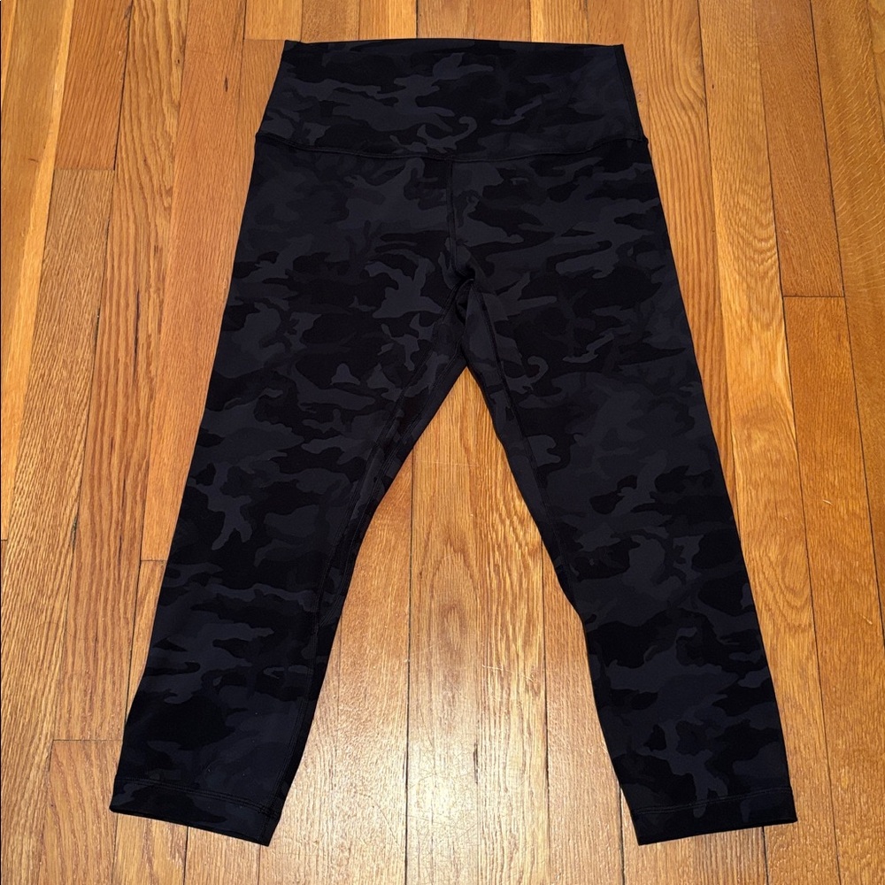 Lululemon Align Crop 21” in camo gray & black